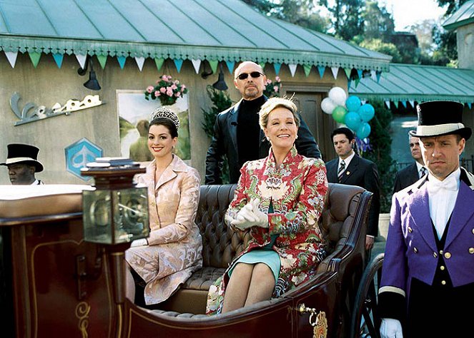 Neveletlen hercegnő 2: Eljegyzés a kastélyban - Filmfotók - Anne Hathaway, Hector Elizondo, Julie Andrews