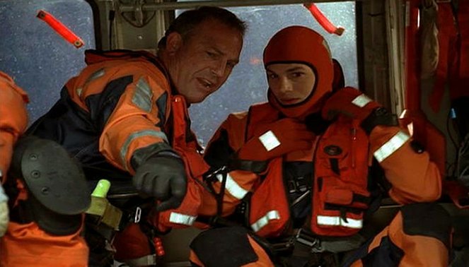 Záchranáři - Z filmu - Kevin Costner, Ashton Kutcher
