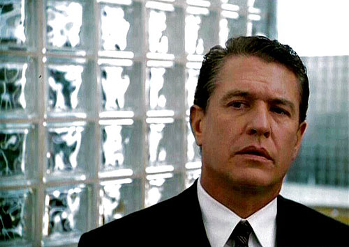 Shadow of Doubt - Z filmu - Tom Berenger