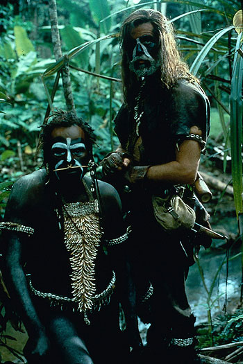 Robinson Crusoe kalandos élete - Filmfotók - William Takaku, Pierce Brosnan