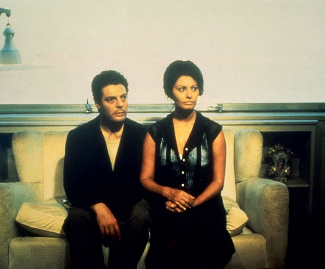 Eilen, tänään, huomenna - Kuvat elokuvasta - Marcello Mastroianni, Sophia Loren