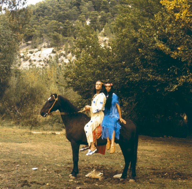 Old Shatterhand - Photos - Pierre Brice, Daliah Lavi