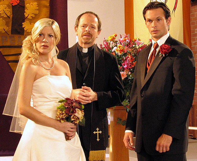 Polibte nevěstu - Z filmu - Tori Spelling, Dean Nolen, James O'Shea