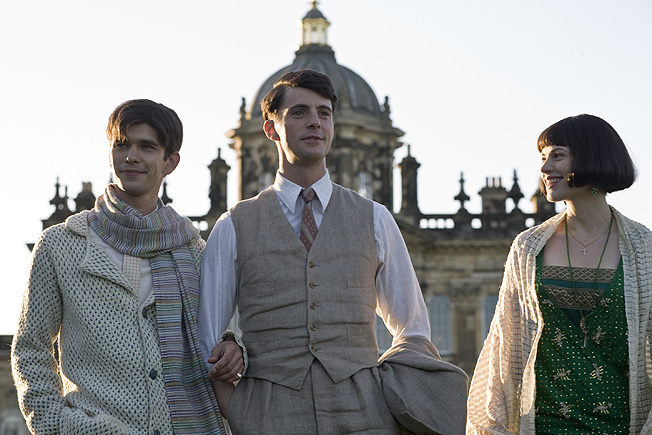 Wiedersehen mit Brideshead - Filmfotos - Ben Whishaw, Matthew Goode, Hayley Atwell