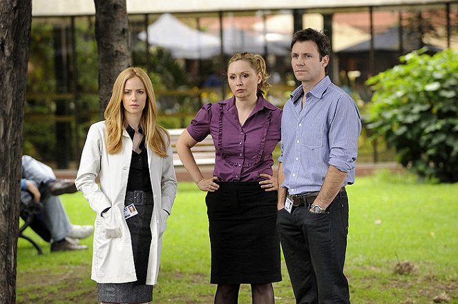 Mental - Photos - Jaime Ray Newman, Nina Siemaszko, Chris Vance