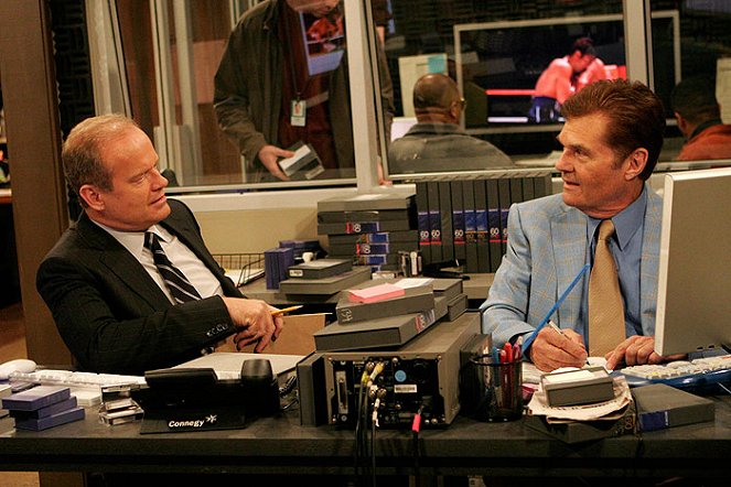 Back to You - Photos - Kelsey Grammer, Fred Willard
