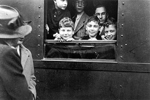 Into the Arms of Strangers: Stories of the Kindertransport - Filmfotos