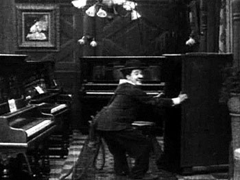 His Musical Career - De la película - Charlie Chaplin