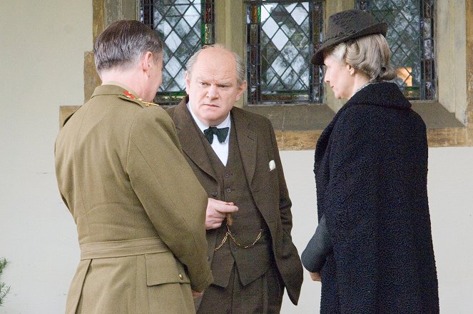 V srdci bouře: Churchill ve válce - Z filmu - Brendan Gleeson, Janet McTeer
