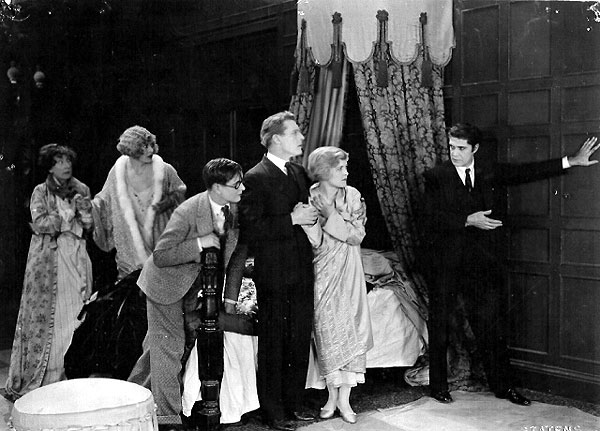 The Cat and the Canary - Van film - Gertrude Astor, Creighton Hale, Forrest Stanley, Laura La Plante, Arthur Edmund Carewe