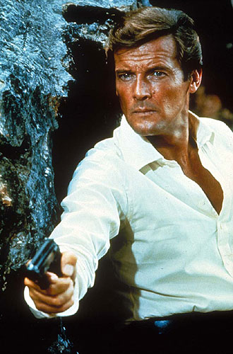 The Man with the Golden Gun - Van film - Roger Moore