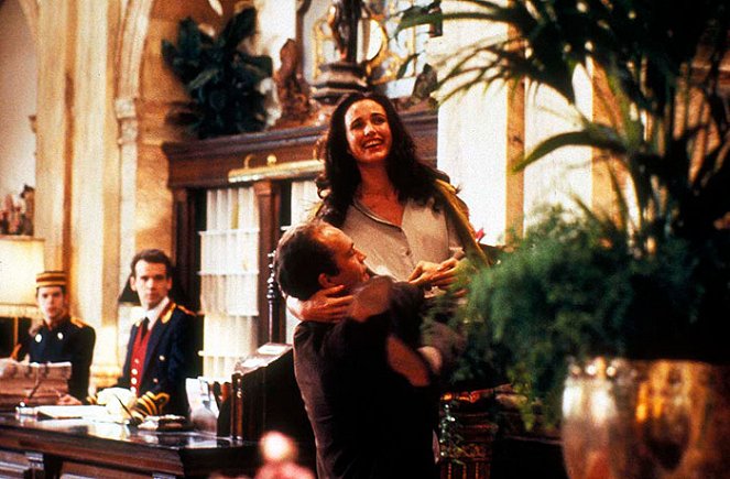 The Object of Beauty - Do filme - Andie MacDowell