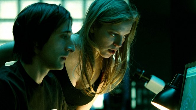 Istota - Z filmu - Adrien Brody, Sarah Polley