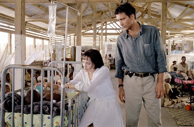 Hranice zlomu - Z filmu - Angelina Jolie, Clive Owen