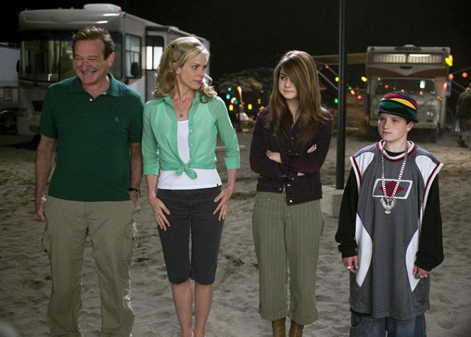 Rodinná dovolenka a iné nešťastia - Z filmu - Robin Williams, Cheryl Hines, Joanna 'JoJo' Levesque, Josh Hutcherson