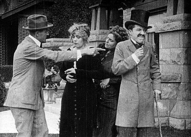 Chaplin si vydělává na živobytí - Z filmu - Charlie Chaplin