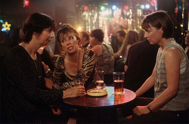 All or Nothing - Filmfotos - Ruth Sheen, Marion Bailey, Lesley Manville