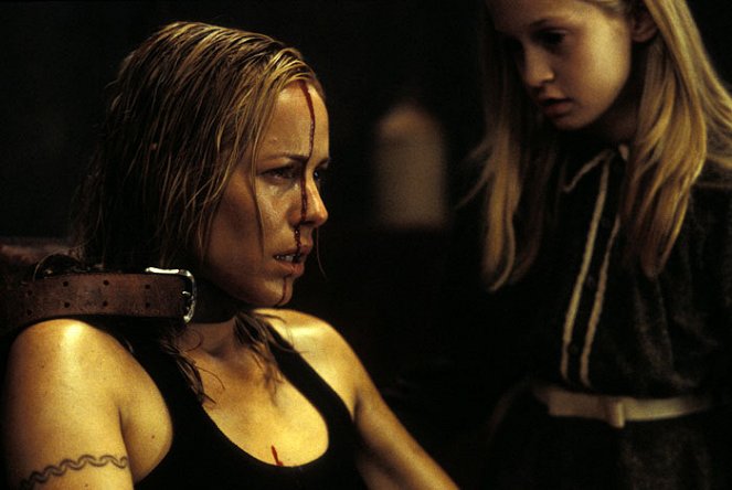 The Dark - De la película - Maria Bello, Sophie Stuckey