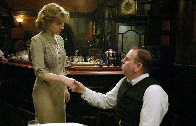 Pierrepoint: Ostatni kat - Z filmu - Juliet Stevenson, Timothy Spall