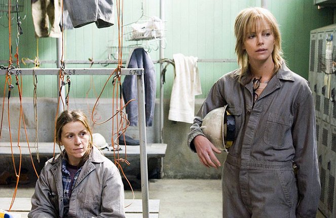 North Country - Photos - Frances McDormand, Charlize Theron
