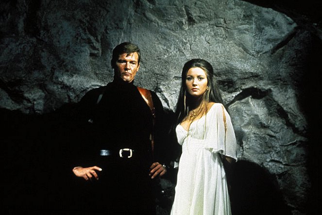 James Bond: Élni és halni hagyni - Filmfotók - Roger Moore, Jane Seymour