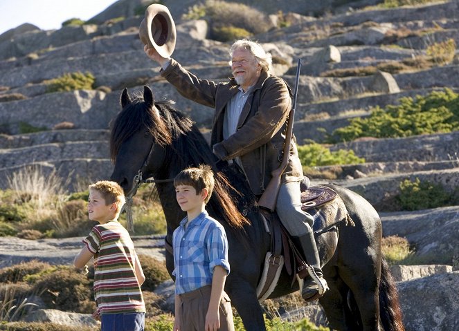Percy, Buffalo Bill och jag - De la película - Daniel Bragderyd, Hampus Nyström, Börje Ahlstedt