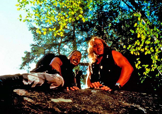 Ördögök szigete 2. - Filmfotók - Carl Weathers, Hulk Hogan