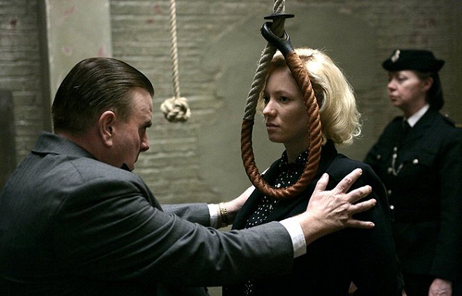 The Last Hangman - Filmfotos - Timothy Spall, Mary Stockley