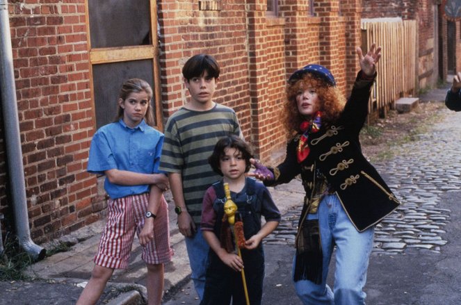 Anna Chlumsky, Aaron Michael Metchik, Asher Metchik, Sissy Spacek