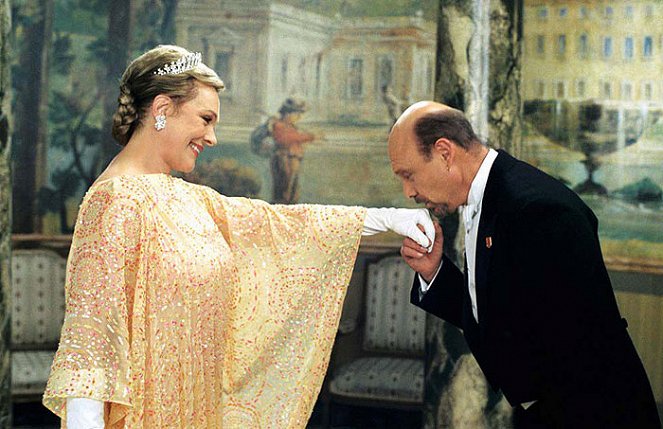 Neveletlen hercegnő 2: Eljegyzés a kastélyban - Filmfotók - Julie Andrews, Hector Elizondo