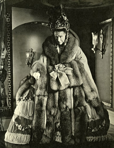 La Reine des cartes - Film - Edith Evans