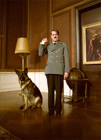A véresen valódi valóság Adolf Hitlerről - Filmfotók - Helge Schneider
