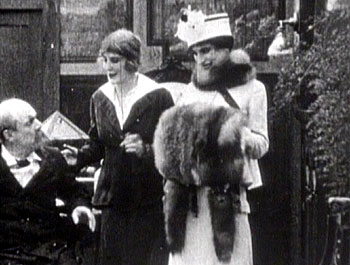 Kvinnan - Kuvat elokuvasta - Edna Purviance, Charlie Chaplin