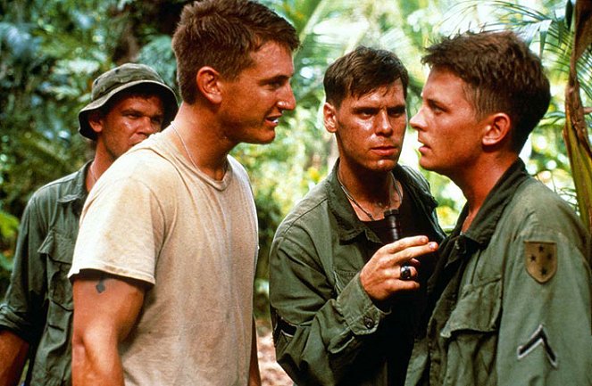Die Verdammten des Krieges - Filmfotos - John C. Reilly, Sean Penn, Don Harvey, Michael J. Fox