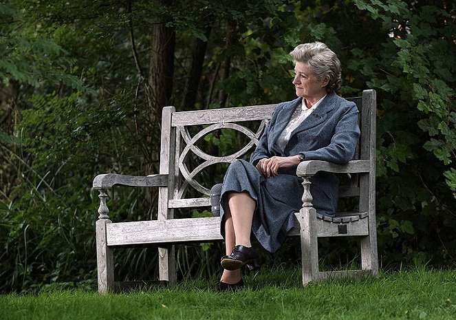 Agatha Christie's Marple - Why Didn't They Ask Evans? - De la película - Julia McKenzie