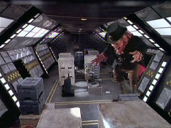 Leprechaun 4: In Space - Van film - Warwick Davis