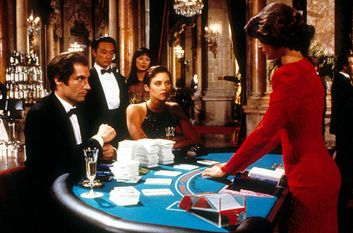 James Bond: A magányos ügynök - Filmfotók - Timothy Dalton, Cary-Hiroyuki Tagawa, Carey Lowell