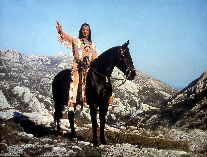 Winnetou und das Halbblut Apanatschi - De la película - Pierre Brice