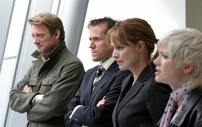 Siły pierwotne - Z filmu - Douglas Henshall, Ben Miller, Lucy Brown, Hannah Spearritt