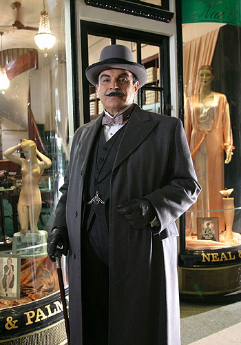 Agatha Christie: Poirot - Season 10 - Cards on the Table - Photos - David Suchet