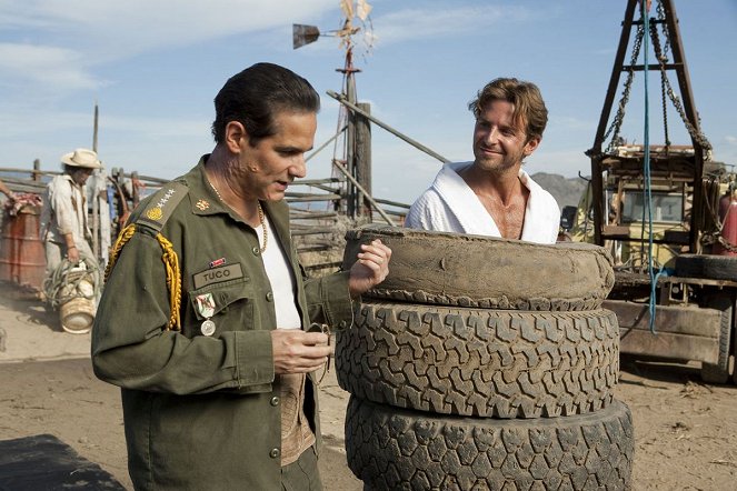 Soldados da Fortuna - Do filme - Yul Vazquez, Bradley Cooper