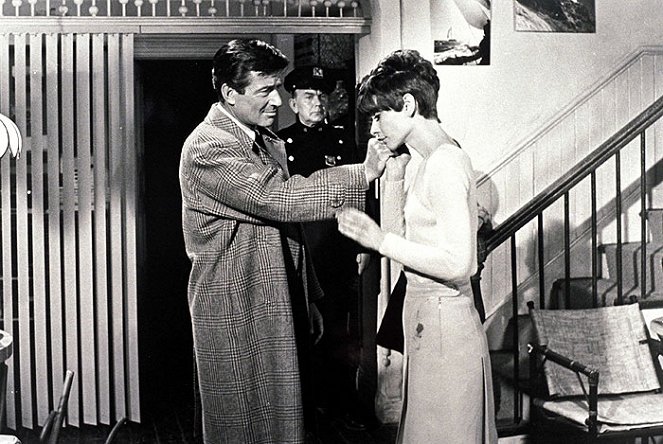 Várj, míg sötét lesz - Filmfotók - Efrem Zimbalist Jr., Audrey Hepburn