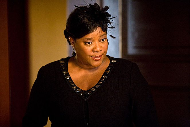 Haláli temetés - Filmfotók - Loretta Devine