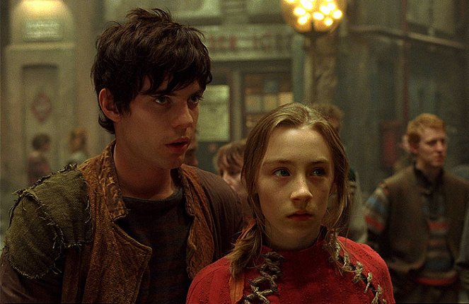 Miasto cienia - Z filmu - Harry Treadaway, Saoirse Ronan