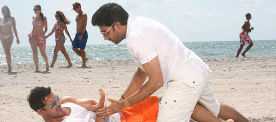 Dostana - Kuvat elokuvasta - John Abraham, Abhishek Bachchan