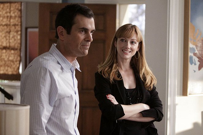 Modern Family - Truth Be Told - Photos - Ty Burrell, Judy Greer