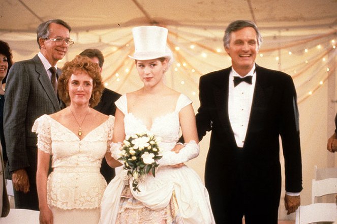 Betsy's Wedding - Filmfotók - Madeline Kahn, Molly Ringwald, Alan Alda