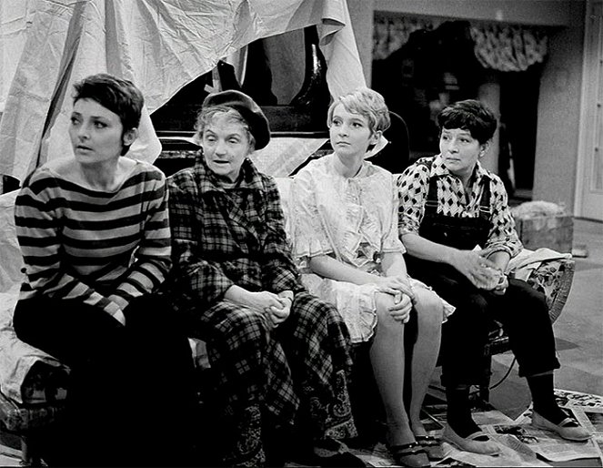 Taková normální rodinka - Před svatbou - Filmfotók - Jana Štěpánková, Marie Rosůlková, Daniela Kolářová, Dana Medřická