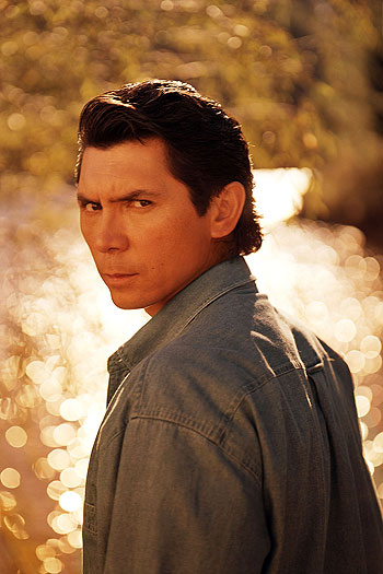 Red Water - Promoción - Lou Diamond Phillips