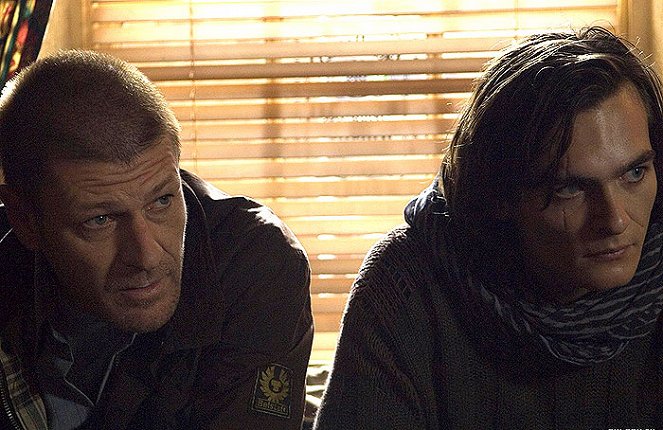 Psanec - Z filmu - Sean Bean, Rupert Friend